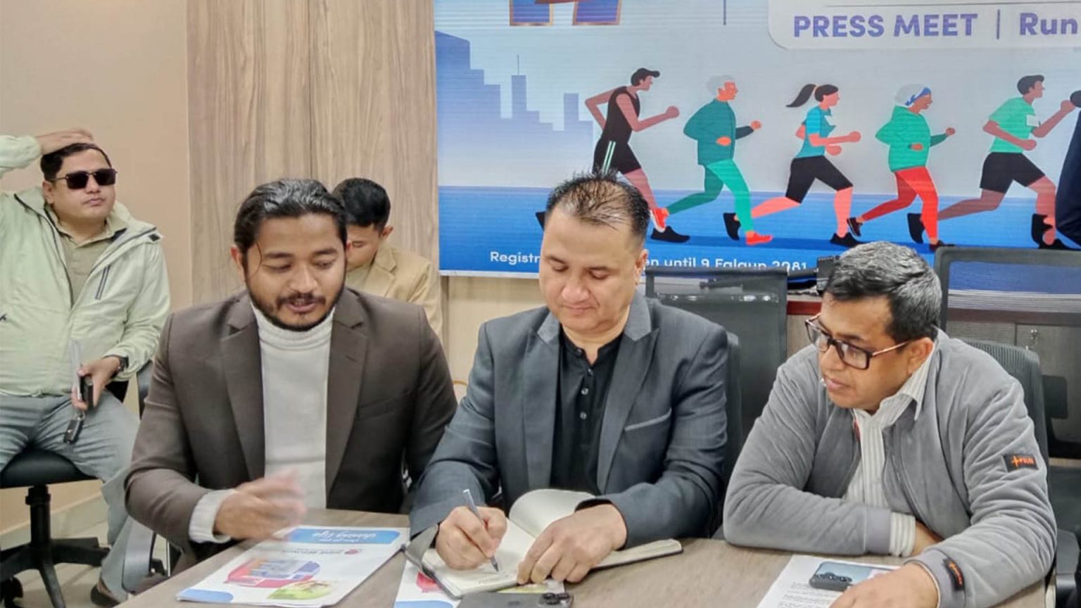 बार्षिकाेत्सवकाे अवसरमा शाइन रेसुङ्गा बैंकले दाैड प्रतियाेगिता गर्दै