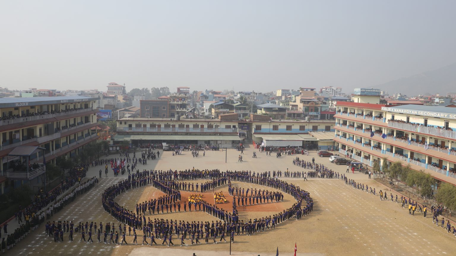 एकसाथ ६ हजार विद्यार्थीकाे पिटि तथा मार्चपास प्रर्दशन