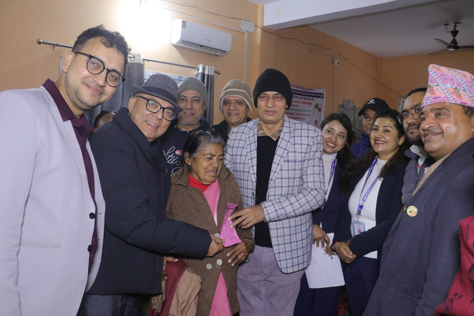 बाआमासँग नगर प्रमुख निशुल्क स्वास्थ जाँच तथा उपचार शिविर प्रतिकुल माैसमका बाबजुद सेवाग्राहीहरूकाे उत्साहजनक सहभागीता